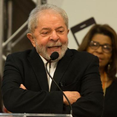  

BrasÃ­lia- DF 09-10-2017  SeminÃ¡rio educaÃ§Ã£o pÃºblica, desenvolvimento e soberania nacioanl.  Participantes, Gleisi Hoffmann presidnete do PT e o ex-presidente Luiz inÃ¡cio Lula da Silva.  Foto Lula Marques/Agência PT
Indexador: LULA MARQUES