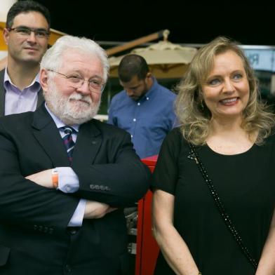  

PORTO ALEGRE, RS, BRASIL, 05-10-2017. Marcelo Aquino e Carmen Ferrão. Donna Beauty Pompéia inaugura no campo Unisinos em Porto Alegre. . (ANDRÉA GRAIZ/AGÊNCIA RBS)
Indexador: Andrea Graiz