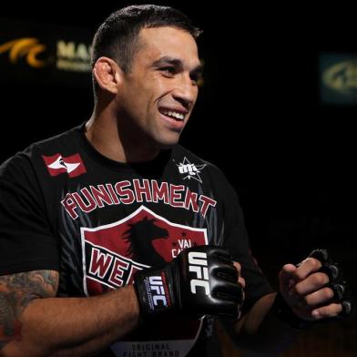  

DIVULGAÇÃO 2014 - O gaúcho Fabricio Werdum entrou para a história como sendo o 12º brasileiro a conquistar o Cinturão do UFC. Ele é o terceiro brazuca que se tornou campeão interino, juntando-se, na história, a Minotauro e Renan Barão.

Fabrício Werdum is a Brazilian mixed martial artist and the current Interim UFC Heavyweight Champion. He is also a two-time Brazilian jiu-jitsu world champion, a two-time Abu Dhabi Combat Club World Heavyweight Champion and European jiu-jitsu champion. He holds black belts in Brazilian jiu-jitsu, Judo, and Muay Thai. Werdum has competed in PRIDE, the UFC, Strikeforce, and Jungle Fight. (Foto: UFC/Divulgação, ESPORTES)