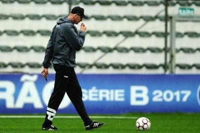  CAXIAS DO SUL, RS, BRASIL, 06/10/2017. Treino do Juventude no Estádio Alfredo Jaconi. Na foto, o treinador Gilmar Dal Pozzo. (Diogo Sallaberry/Agência RBS)