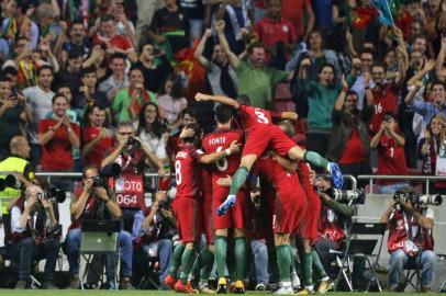  

Portugals players celebrate their teams second goal during the FIFA World Cup 2018 Group B qualifier football match between Portugal and Switzerland at the Luz Stadium in Lisbon on October 10, 2017. / AFP PHOTO / JOSE MANUEL RIBEIRO

Editoria: SPO
Local: Lisbon
Indexador: JOSE MANUEL RIBEIRO
Secao: soccer
Fonte: AFP
Fotógrafo: STR