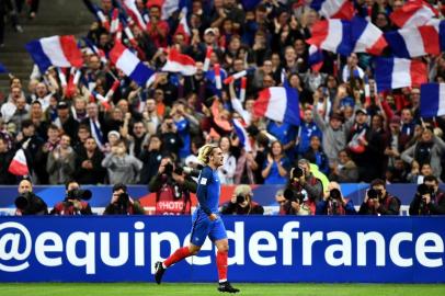 665620297

Frances forward Antoine Griezmann celebrates after scoring a goal  during the FIFA World Cup 2018 qualification football match between France and Belarus at the Stade de France in Saint-Denis, north of Paris, on October 10, 2017. / AFP PHOTO / 

Editoria: SPO
Local: Saint-Denis
Indexador: FRANCK FIFE
Secao: soccer
Fonte: AFP
Fotógrafo: STF