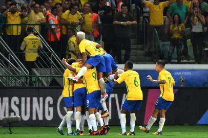  

Brazils Paulinho (covered) celebrates with teammates after scoring against Chile during their 2018 World Cup football qualifier match in Sao Paulo, Brazil, on October 10, 2017. / AFP PHOTO / Nelson ALMEIDA

Editoria: SPO
Local: Sao Paulo
Indexador: NELSON ALMEIDA
Secao: soccer
Fonte: AFP
Fotógrafo: STF