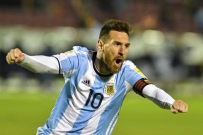 Argentinas Lionel Messi celebrates after scoring against Ecuador during their 2018 World Cup qualifier football match in Quito, on October 10, 2017. / AFP PHOTO / Juan Ruiz