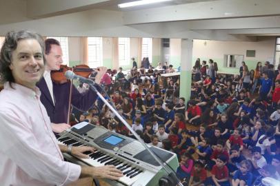 Os músicos Luciano Cesa e Carlos Zinani celebram o resultado de três anos de parceria, com uma apresentação dia 20 de outubro, às 20h, na Casa da Cultura Percy Vargas de Abreu e Lima, em Caxias do Sul. Na ocasião, a dupla apresenta o trabalho intitulado ¿Concertos Didáticos¿, que contará também com participações de artistas locais.