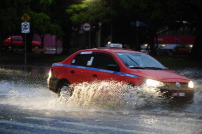  

PORTO ALEGRE, RS, BRASIL, 11-10-2017. Chuva causa transtornos no trânsito. (RONALDO BERNARDI/AGÊNCIA RBS)