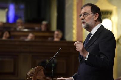  

Spanish Prime Minister Mariano Rajoy speaks at the Spanish Parliament in Madrid on October 11, 2017.
Spain threatened to suspend Catalonias autonomy if it follows through on its threat to break away as an independent country. Prime Minister Mariano Rajoy has vowed to do everything in his power to prevent Catalan secession following a banned referendum in the region, which remains deeply divided over independence.
 / AFP PHOTO / JAVIER SORIANO

Editoria: POL
Local: Madrid
Indexador: JAVIER SORIANO
Secao: crisis
Fonte: AFP
Fotógrafo: STF