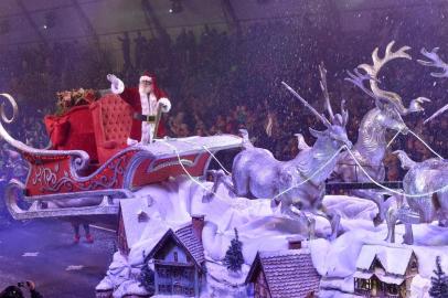 04_11_2015_30Natal Luz de Gramado. Grande Desfile de Natal. Foto Cleiton Thiele/SerraPress