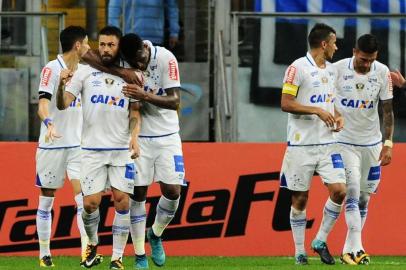  

PORTO ALEGRE, RS, BRASIL - 11/10/2017 - Grêmio e Cruzeiro se enfrentam na Arena do Grêmio pelo Brasileirão. O time de Renato Portaluppi busca não se afastar das primeiras colocações. (Lauro Alves/Agência RBS)