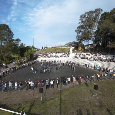 Edição 2017 do sabrage coletivo da Fenachamp, em Garibaldi