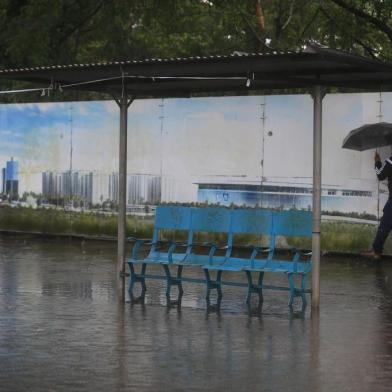  

PORTO ALEGRE, RS, BRASIL - 12/10/2017 - Vias no entorno da Arena do Grêmio seguem alagando com as chuvas que caem em Porto Alegre. Na foto, avenida Padre Leopoldo Brentano. (André Ávila/Agência RBS)