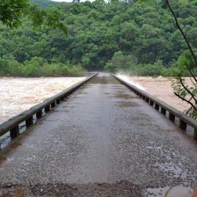 Ponte sobre o Rio Carreiro em Cotiporã está liberada