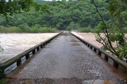 Ponte sobre o Rio Carreiro em Cotiporã está liberada