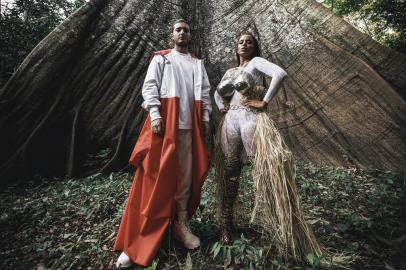 anitta e alesso, durante gravação de novo clipe, na amazônia. 