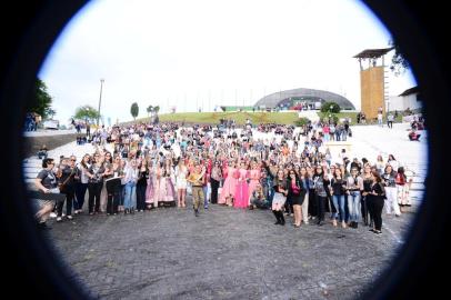  GARIBALDI, RS, BRASIL, 07/10/2017. Fenachamp 2017, Festa do Espumente Brasileiro. Realização do Sabrage Coletivo 2017.  (Cassius André Fanti/Divulgação)