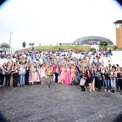  GARIBALDI, RS, BRASIL, 07/10/2017. Fenachamp 2017, Festa do Espumente Brasileiro. Realização do Sabrage Coletivo 2017.  (Cassius André Fanti/Divulgação)