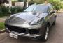 Porsche Cayenne S E-Hybrid flutua como uma nave 