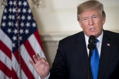  US President Donald Trump speaks about the Iran deal from the Diplomatic Reception room of the White House in Washington, DC, on October 13, 2017.Trump announced he will not certify the Iran nuclear deal and warned that the US could leave the Iran deal 'at any time.' / AFP PHOTO / Brendan SmialowskiEditoria: POLLocal: WashingtonIndexador: BRENDAN SMIALOWSKISecao: politics (general)Fonte: AFPFotógrafo: STF