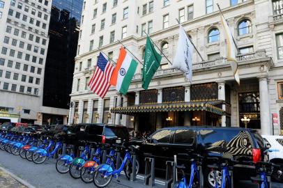 New York

2713762 09/28/2015 The Plaza Hotel in New York. Natalia Seliverstova/RIA Novosti
Local: New York
Indexador: Natalia Seliverstova
Secao: Economics & business
Fonte: RIA Novosti
Fotógrafo: STF