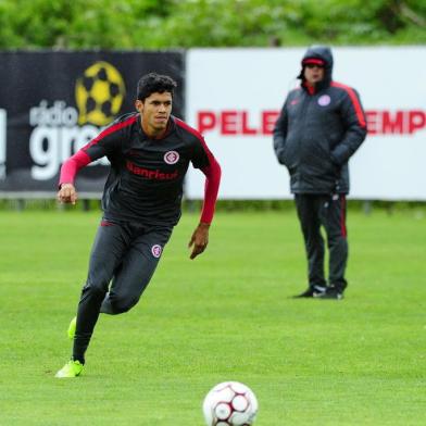  PORTO ALEGRE, RS, BRASIL 14/10/2017 - Treino do Inter - Volante Jéferson. (FOTO: ROBINSON ESTRÁSULAS/AGÊNCIA RBS)