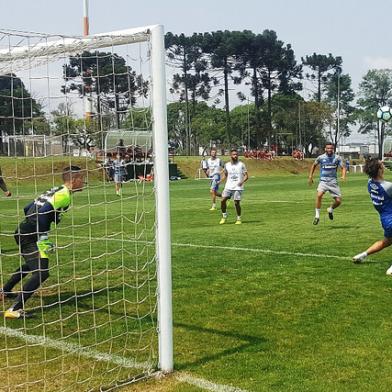 Grêmio treina em Curitiba