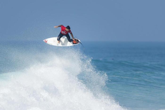 Gabriel Medina conquista título do Circuito Mundial de Surfe