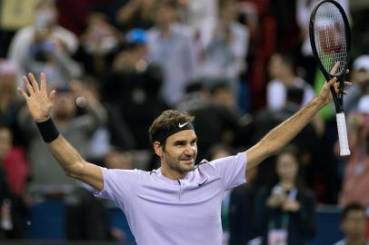  

Supporters of Roger Federer of Switzerland celebrates winning his match during his mens semifinals singles match against Juan Martin Del Potro of Argentina at the Shanghai Masters tennis tournament in Shanghai on October 14, 2017. / AFP PHOTO / NICOLAS ASFOURI

Editoria: SPO
Local: Shanghai
Indexador: NICOLAS ASFOURI
Secao: tennis
Fonte: AFP
Fotógrafo: STF