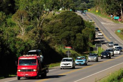  CAXIAS DO SUL, RS, BRASIL, 15/10/2017. Trânsito na Rota do So (RSC-453)l no retorno do feriado. (Diogo Sallaberry/Agência RBS)