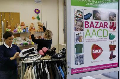  

PORTO ALEGRE, RS, BRASIL, 17/10/2014: Bazar da AACD (Associação de Assistência à Criança Deficiente), no bairro Jardim do Salso. A iniciativa funciona para arrecadar recursos que ajudam a manter a entidade. (Foto: Mateus Bruxel / Agência RBS / Diário Gaúcho)