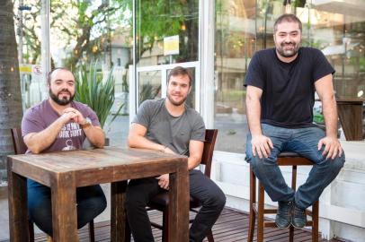 NA FOTO: O trio de empreendedores formado por Tiago Valério (meio) e os irmãos Renan (E) e Rafael Tavares (D)