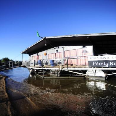  

PORTO ALEGRE, RS, BRASIL.Restaurante flutuante Pérola Negra, atracado na Praia de Ipanema.(RONALDO BERNARDI/AGENCIA RBS).