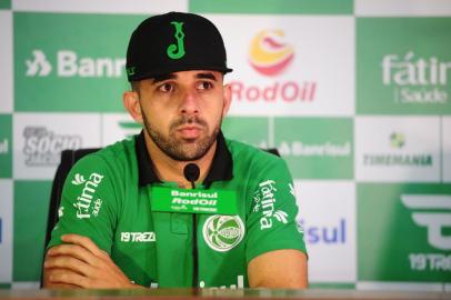  CAXIAS DO SUL, RS, BRASIL, 16/10/2017. Coletiva do volante Lucas. A delegação com os jogadores do Juventude viajou para Goiás, onde disputa a próxima partida da Série B do Campeonato Brasileiro. (Diogo Sallaberry/Agência RBS)