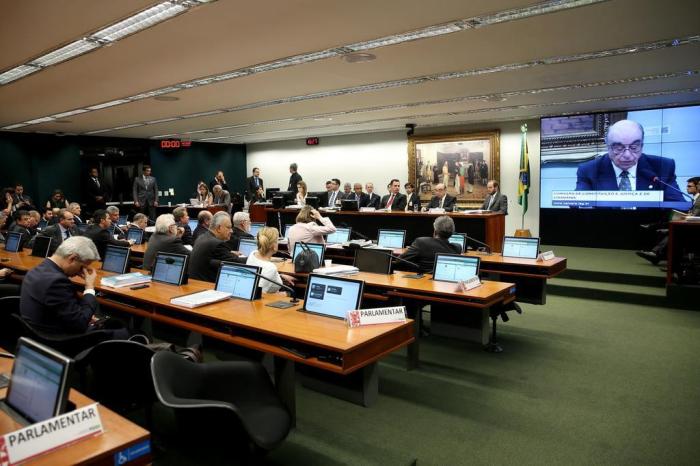 Resultado de imagem para Deputados chegam cedo à CCJ para debater segunda denúncia contra Temer