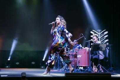  

PORTO ALEGRE, RS, BRASIL - 16/10/2017 - Festa de 80 anos do Sindilojas na NTX, com show da cantora Maria Rita.  (Andréa Graiz/Agência RBS)
Indexador: Andrea Graiz