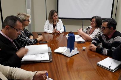 reunião, secretária de recursos humanos e logística, vangelisa lorandi, sindiserv, silvana piroli