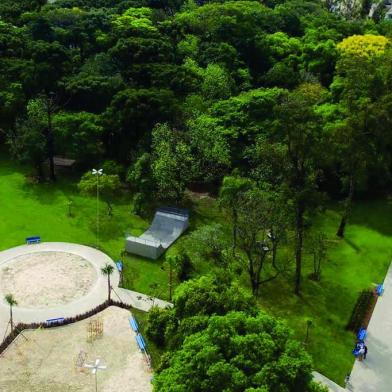 PORTO ALEGRE, RS, BRASIL, 17-10-2017.
Praça Ernest Ludwig Hermann, também conhecida como Praça Park Lindoia, é revitalizada.
IMAGEM: Dilvugação/Melnick Even