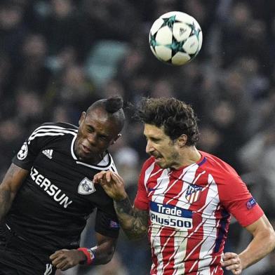 Qarabags defender from Haiti Donald Guerrier and Atletico Madrids defender from Croatia Sime Vrsaljko vie for the ball during the UEFA Champions League Group C football match between Qarabag FK and Club Atletico de Madrid in Baku on October 18, 2017. / AFP PHOTO / Alexander NEMENOV