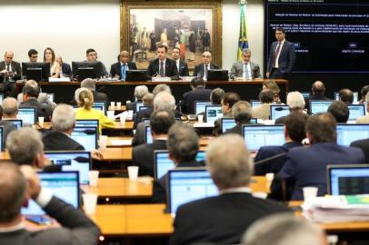  

Brasília - CCJ da Câmara aprecia parecer do deputado Bonifácio de Andrada pela inadmissibilidade da denúncia da PGR contra o presidente Temer e os ministros Eliseu Padilha e Moreira Franco (Marcelo Camargo/Agência Brasil)