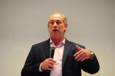  CAXIAS DO SUL, RS, BRASIL, 18/10/2017. Ciro Gomes (PDT), em palestra no Bloco J da UCS. (Porthus Junior/Agência RBS)