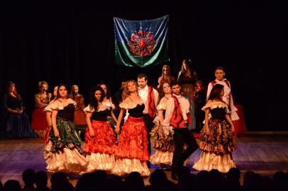 Grupo de Dança Cigana Luceli Pasinato apresenta o espetáculo Piezas de Los Sentimientos