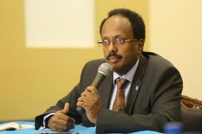 O presidente somali, Mohamed Abdullahi Mohamed, prometeu nesta quarta-feira (18) intensificar a guerra contra os insurgentes islamitas shebab durante uma manifestação de milhares de pessoas em memória aos cerca de 300 mortos no atentado mais letal já registrado em Mogadíscio.