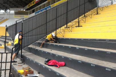 Espaço para visitante no Estádio Heriberto Hülse