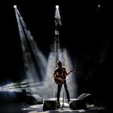  PORTO ALEGRE, RS, BRASIL, 16/12/2016 : Show do cantor Tiago Iorc no Auditório Araújo Vianna. (FOTO: CAMILA DOMINGUES/ESPECIAL)