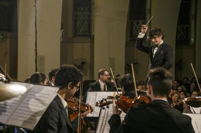 Divulgação da Orquestra Sinfônica de Carazinho, com o maestro Fernando Cordella.
