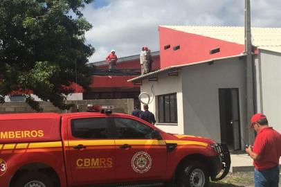  

PORTO ALEGRE, RS, BRASIL, 20.10.2017. Princípio de incêndio no CT do Internacional.