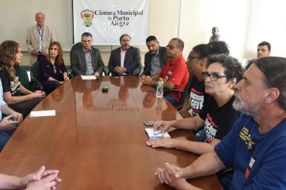 ReuniÃ£o entre o presidente da CMPA, Cassio Trogildo, o vice-prefeito de Porto Alegre, Gustavo Paim, vereadores e o Comando de Greve do Simpa.