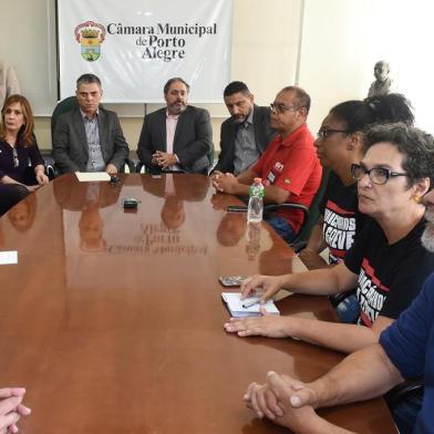 ReuniÃ£o entre o presidente da CMPA, Cassio Trogildo, o vice-prefeito de Porto Alegre, Gustavo Paim, vereadores e o Comando de Greve do Simpa.