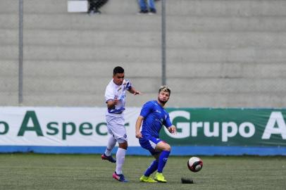  

PORTO ALEGRE, RS, BRASIL: Copa Paulo SantAna - Na Copa Paulo SantAna, pouquíssimos torcedores vão ver o jogo. Na foto: São José x Aimoré em Porto Alegre (Passo DAreia). (Foto: (Isadora Neumann/ Agência RBS)