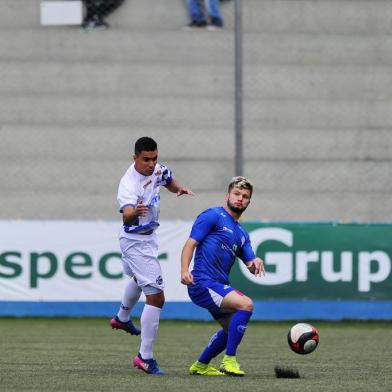  

PORTO ALEGRE, RS, BRASIL: Copa Paulo SantAna - Na Copa Paulo SantAna, pouquíssimos torcedores vão ver o jogo. Na foto: São José x Aimoré em Porto Alegre (Passo DAreia). (Foto: (Isadora Neumann/ Agência RBS)