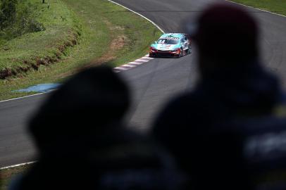  

VIAMÃO, RS, BRASIL, 22-10-2017. Corrida da Stock Car no Tarumã. (JEFFERSON BOTEGA/AGÊNCIA RBS)